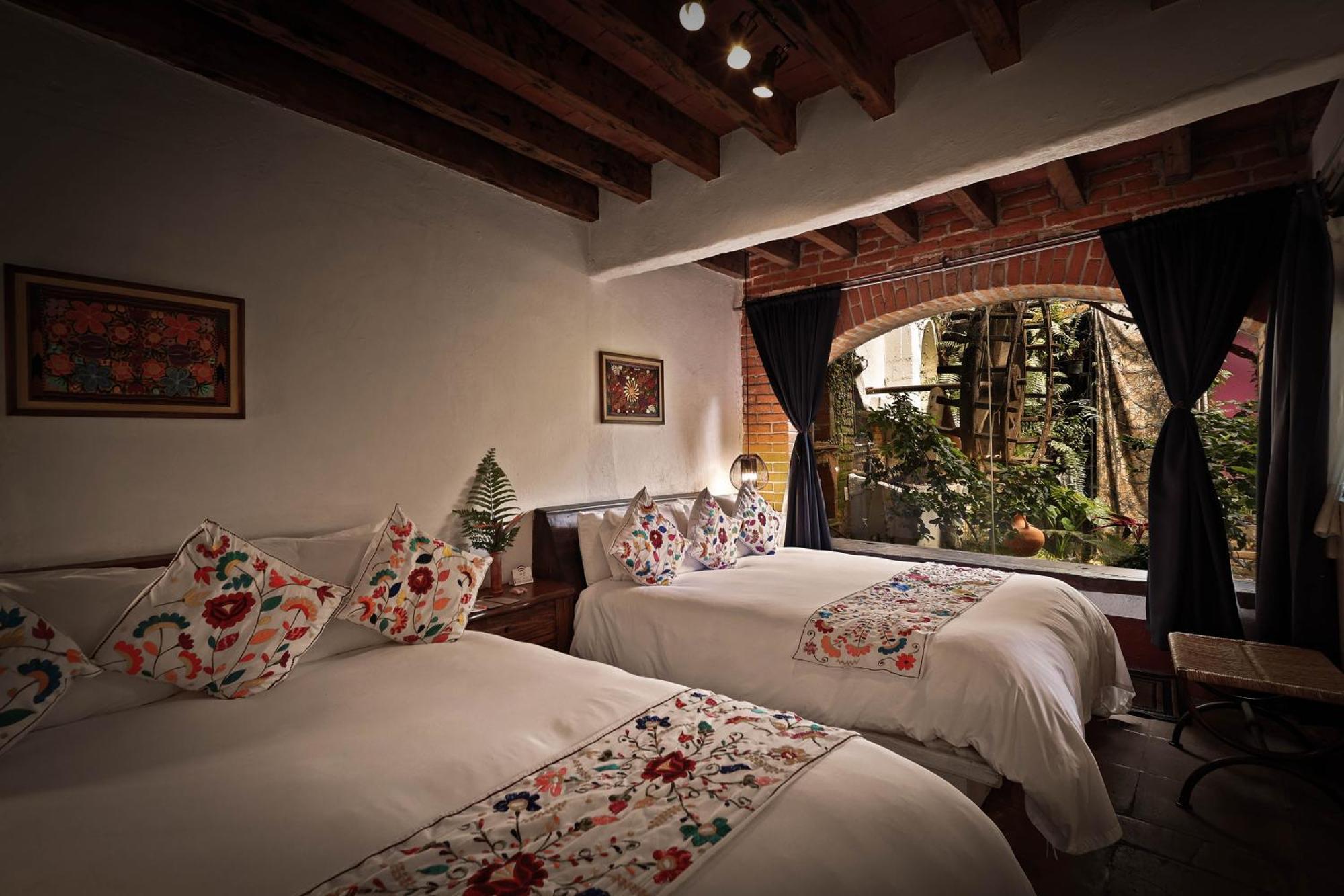 Meson De Leyendas Breakfast & Downtown Valle de Bravo Ngoại thất bức ảnh