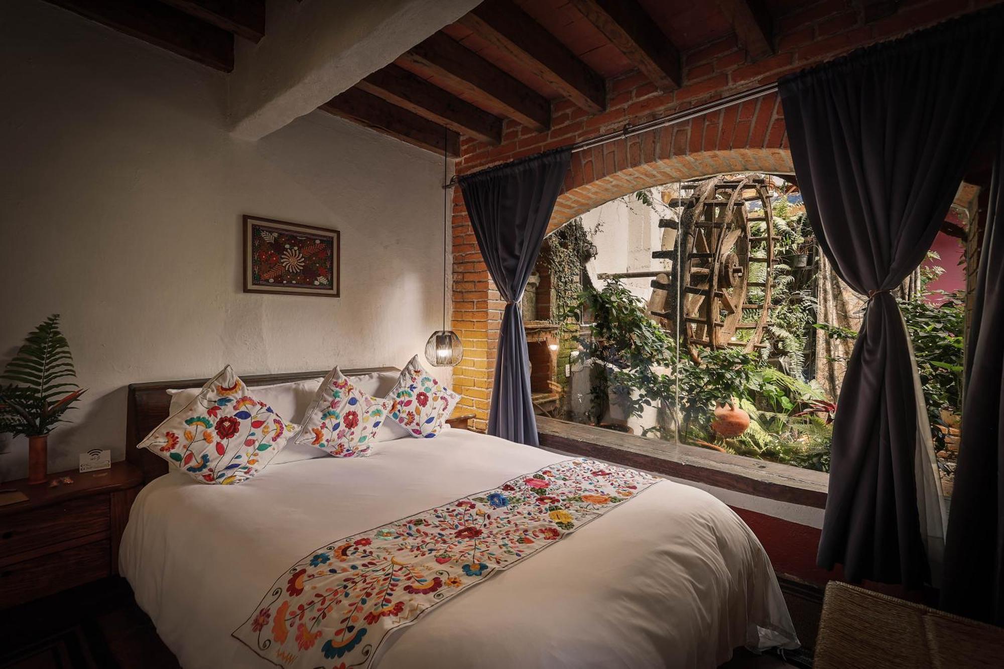 Meson De Leyendas Breakfast & Downtown Valle de Bravo Ngoại thất bức ảnh